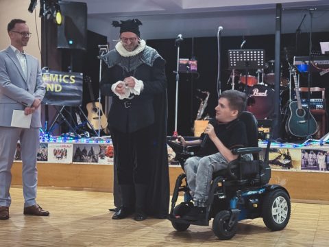 Filmový maškarní bál pobavil a pomohl