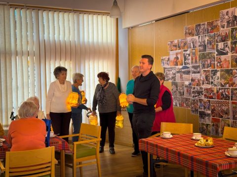Komunitní centrum Na půdě rozdávalo radost v Domově seniorů Mistra Křišťana