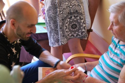 Dobrovolníci nezahálejí - výstava v Domově