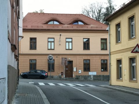 Omezení služeb a aktivit s ohledem na nařízení Vlády