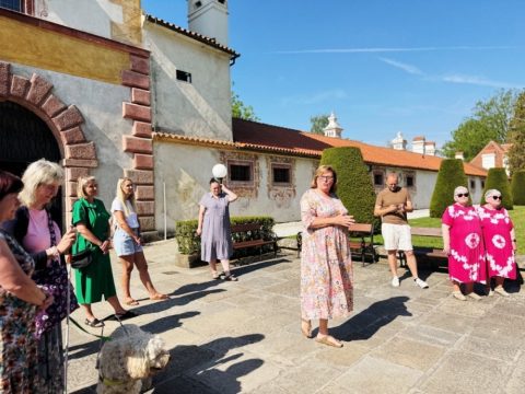 Květiny i lidská blízkost na zámku Kratochvíle