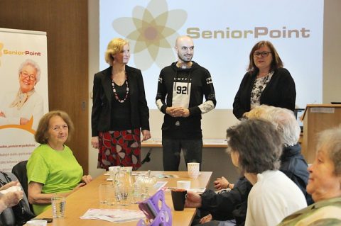 Výstava STÁRNĚTE PODLE SVÉHO, aneb aktivity SeniorPointu z Českých Budějovic v Prachaticích