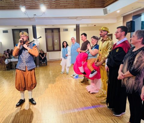 Když se tančí bez bariér: Maškarní bál, kde se prolínají světy