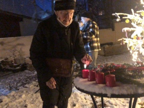 Advent v zahradě s andělem