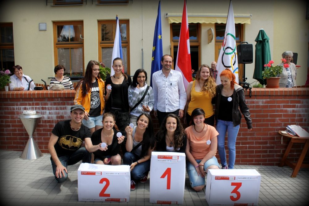 Plakát akce AKTUÁLNĚ HLEDÁME DOBROVOLNÍKY - OBSAZENO
