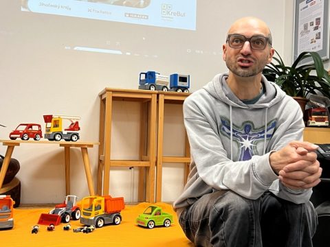 IGRÁČEK vs. PLAYMOBIL, výstava – soutěž