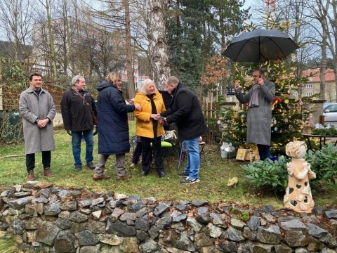 Omalovánky spojují generace: Křest díla seniorky z Prachatic